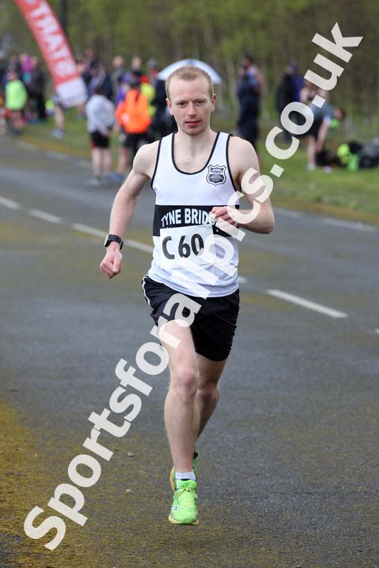 Senior mens relay, Elswick Good Friday Road Races. Photo: David T. Hewitson/Sports for All Pics